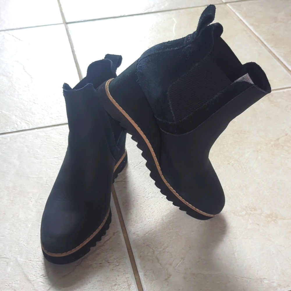 Toms black girls 6.5 wedge booties